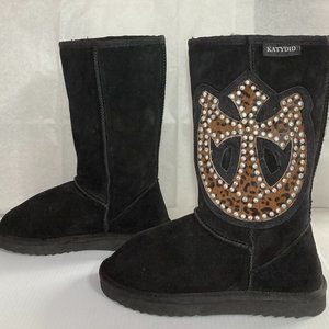 Katydid Black Lined Cross Horseshoe Boot 7